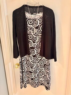 Sophie A small black and white swirl dress